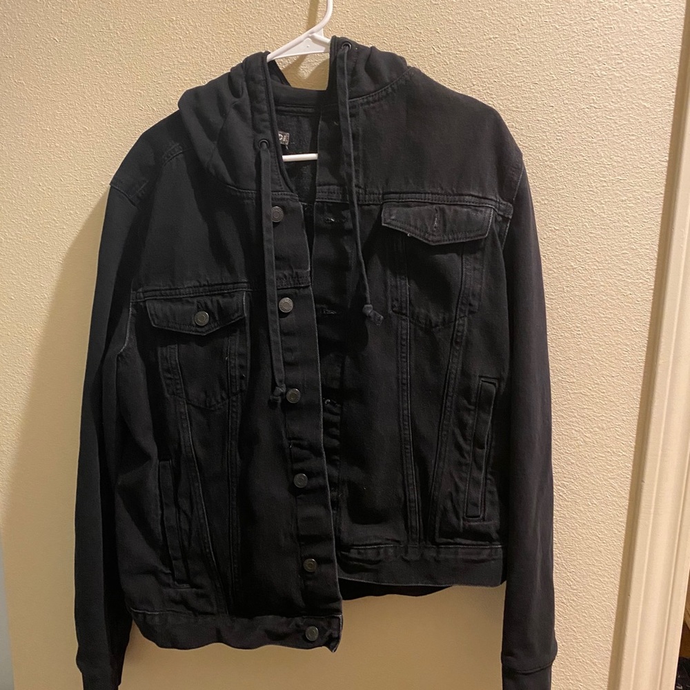 👀 H&M Black Jean Jacket with hood